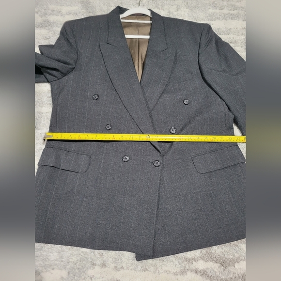 English Manor Men's Black Double-Breasted Blazer - Picture 9 of 11